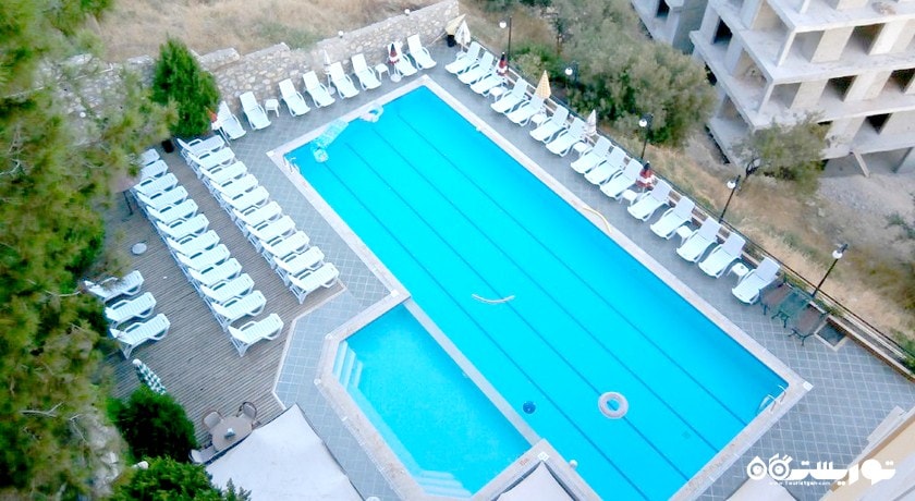 نمای کلی استخر روباز هتل